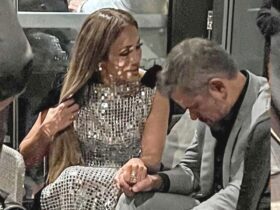 Matt Damon Seemingly Consoles Jennifer Lopez Amid Ben Affleck Divorce