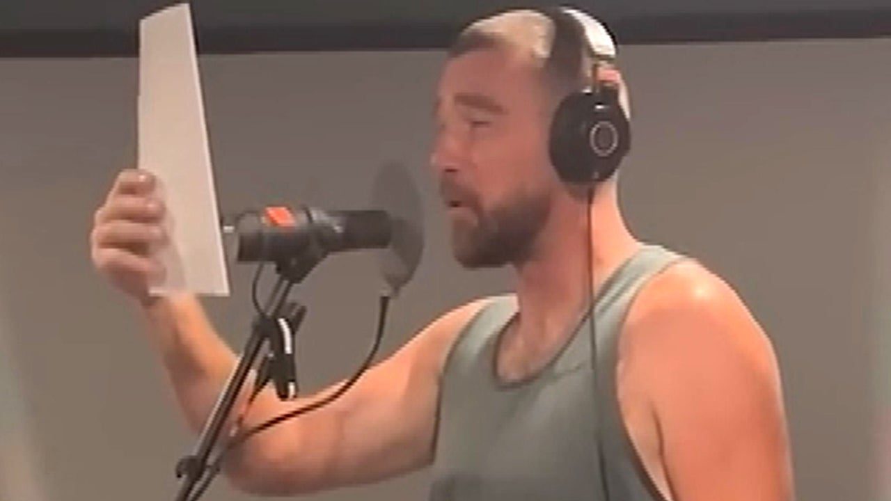 Get a First Listen of Travis Kelce’s New Christmas Song!