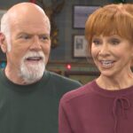 Why Reba McEntire ‘Irritates’ Boyfriend Rex Linn on ‘Happy’s Place’ Set  (Exclusive)