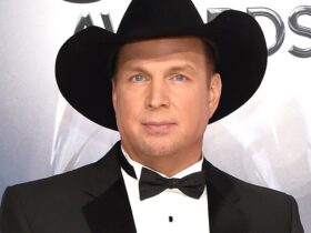 Garth Brooks Files to Move Rape Case to Federal Court