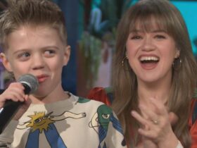 Kelly Clarkson’s Son Remy Surprises Her Talk Show Audience With Frank Sinatra Cover!