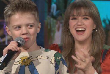 Kelly Clarkson’s Son Remy Surprises Her Talk Show Audience With Frank Sinatra Cover!