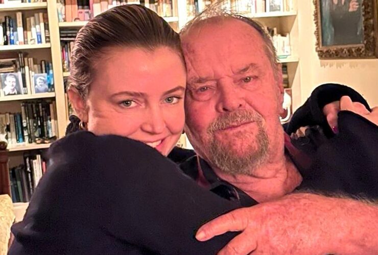 Jack Nicholson, 87, Poses With Daughter in Rare Look at Their Holiday Celebration