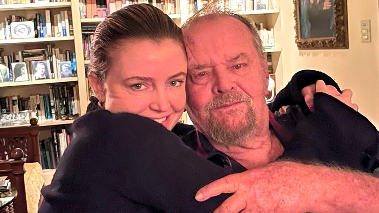 Jack Nicholson, 87, Poses With Daughter in Rare Look at Their Holiday Celebration