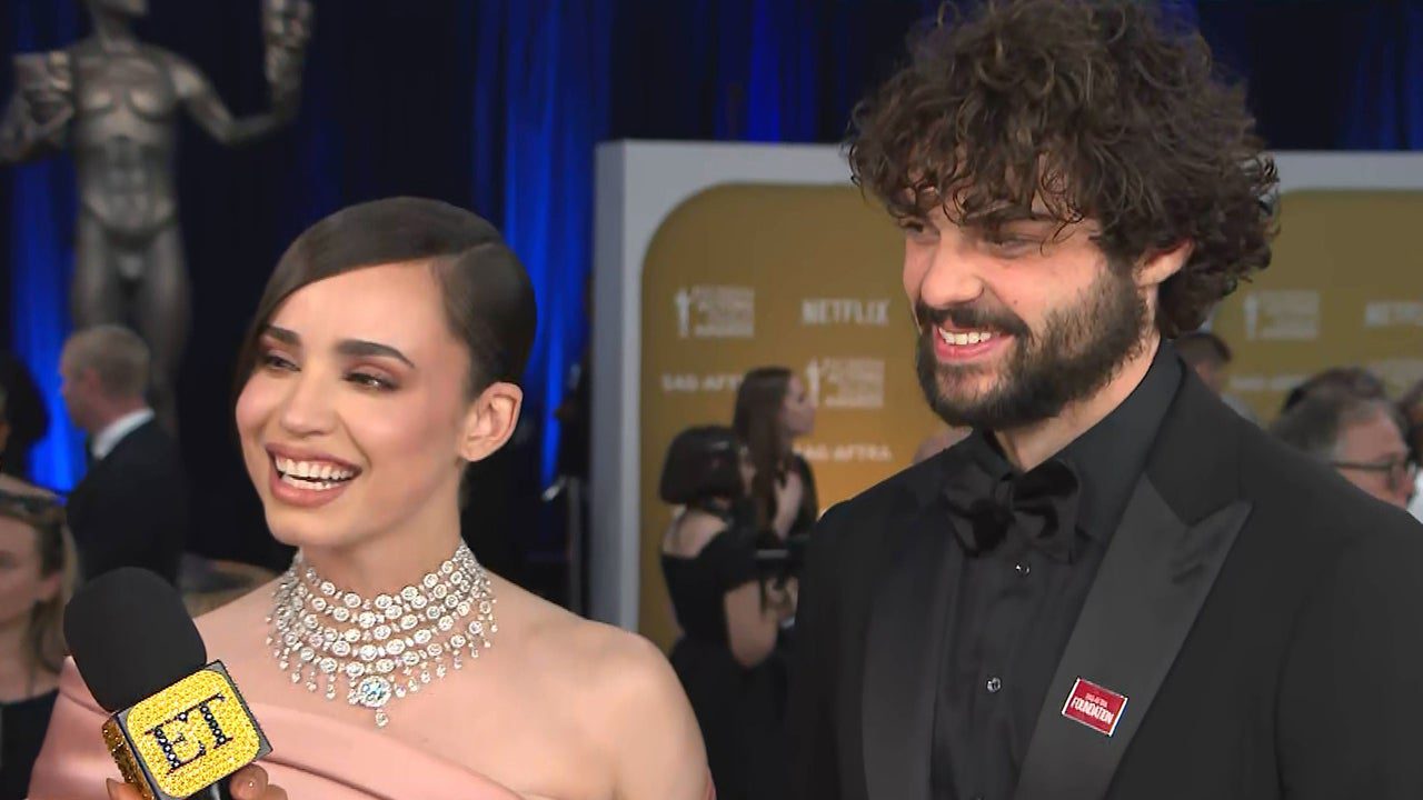 Noah Centineo Reacts to Sofia Carson’s ‘Insane’ 100-Carat Necklace at 2025 SAG Awards (Exclusive)