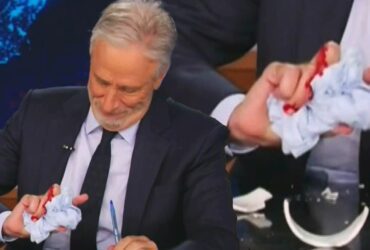 Jon Stewart Shocks Audience With Bloody Hand During ‘Daily Show’ Monologue